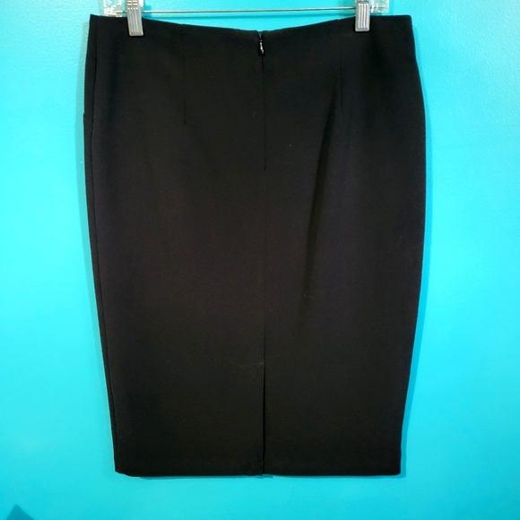 🏷1/$15, 2/$20, 3/$27 Willow & Thread skirt - Picture 3 of 3